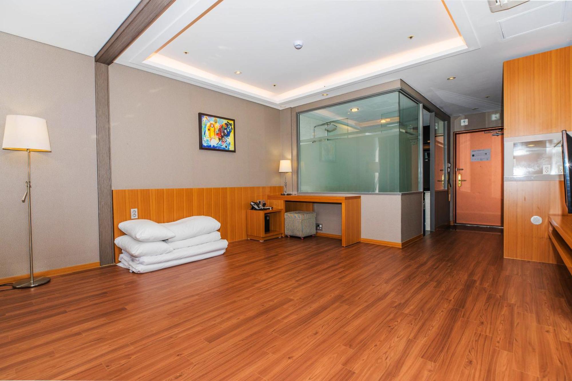 Hotel Solaire Порён Экстерьер фото